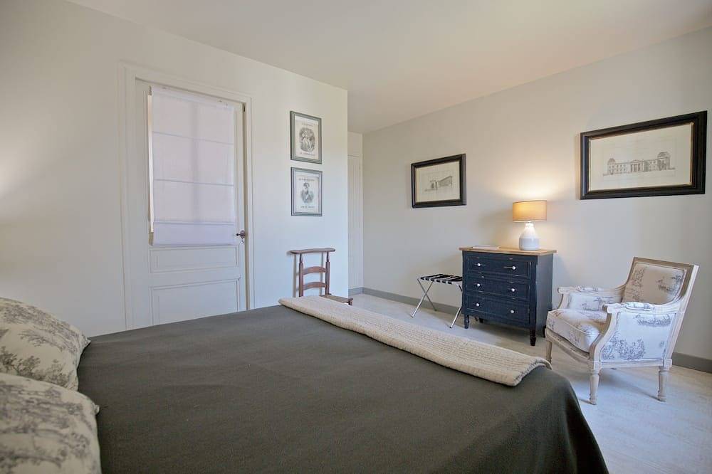 Pretty village house for 8 persons and pool secured with fence in Goult, Parc naturel régional du Luberon