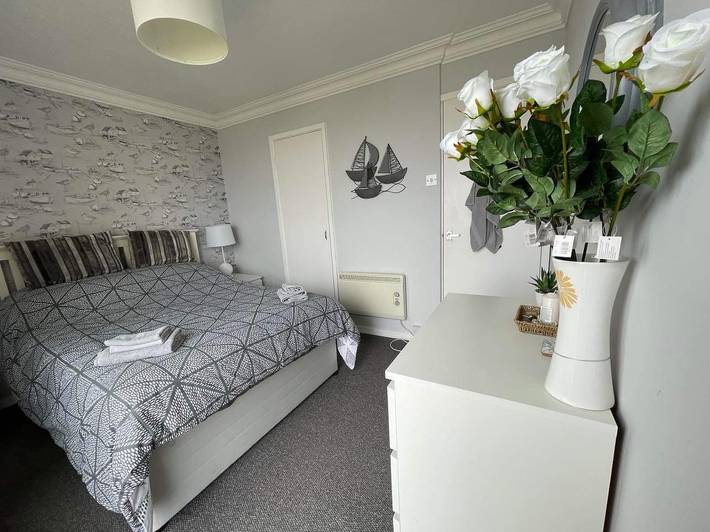 Villa with pool for 7 people, with pool and ocean view as well as garden, with pets in England