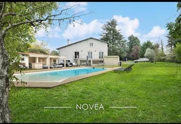 Location de vacances pour 10 personnes, avec piscine ainsi que terrasse et vue, animaux acceptés à Dommartin