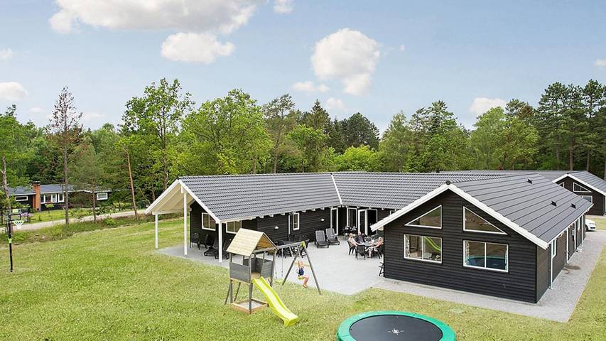 Ferieudlejning for 22 personer, med sauna, husdyr tilladt i Asserbo