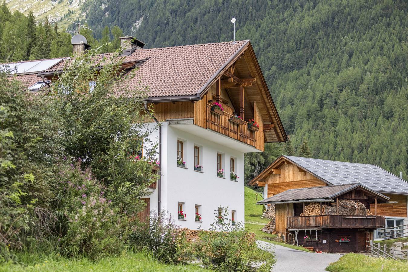 Geheel appartement, Appartement "Kuglerhof 2" met Uitzicht op de Bergen, Wi-Fi, Balkon, Terras & Tuin in Steinhaus (Ahrntal), Ahrntal