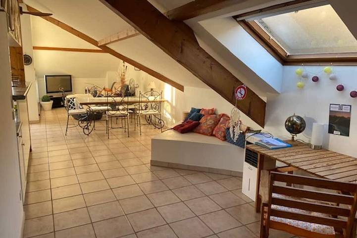 Ganze Wohnung, Schönes Duplex-Apartment, Terrasse, 2 Min. zum See, 4 Pers. in Sévrier, Parc naturel régional du Massif des Bauges