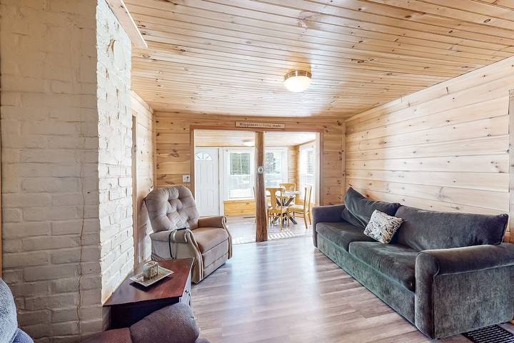 Vacation house for 6 people, with yard and terrace in Maine