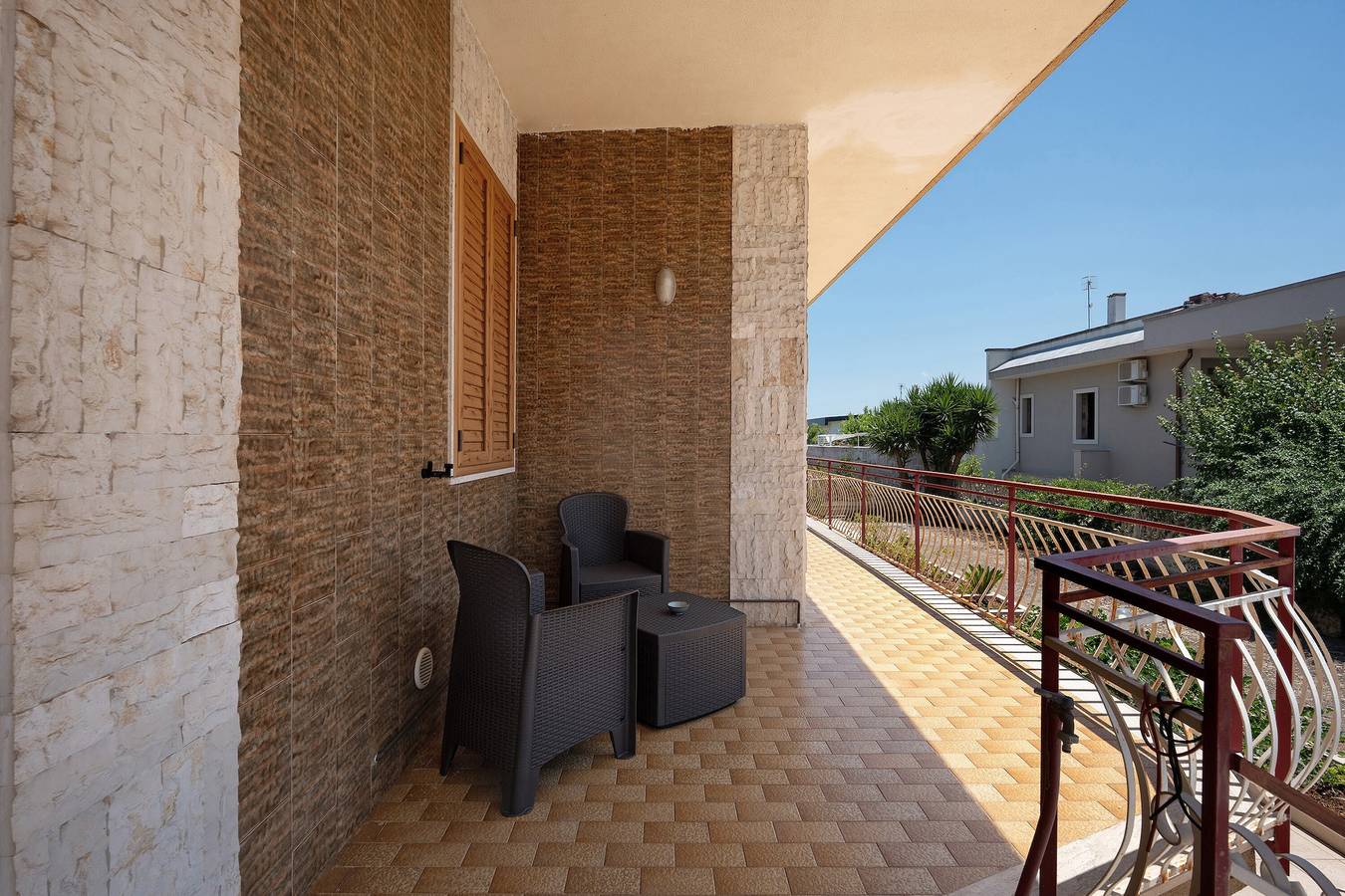 Appartamento intero, Appartamento 'Alle Colonne Bianche Rooms' con Balcone, Wi-Fi e Aria Condizionata in Conversano, Provincia di Bari