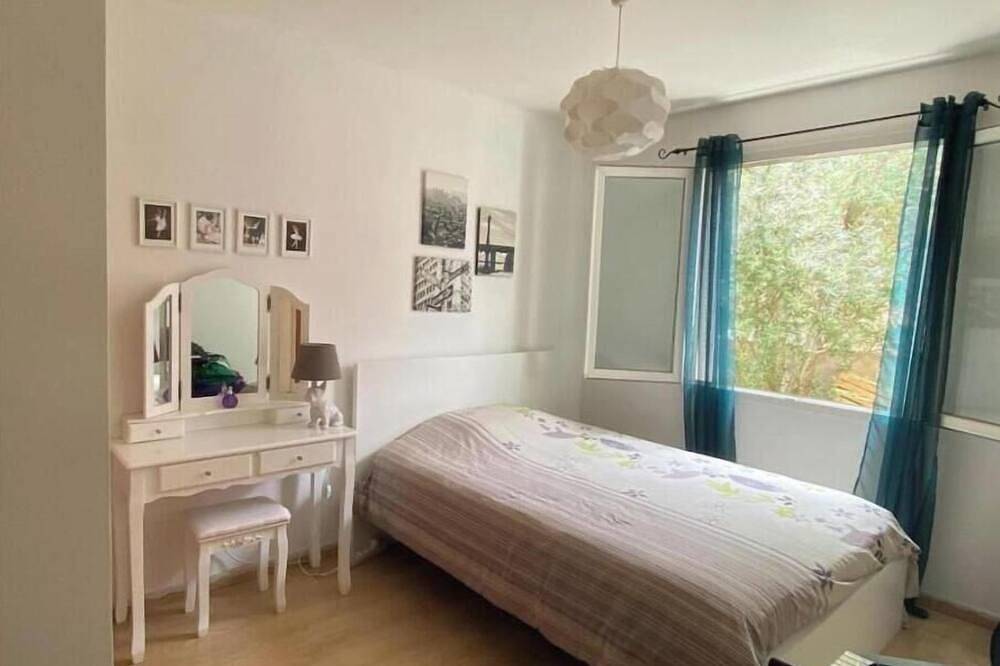 Charming 1-bedroom house with terrace near Saint-Guilhem-le-Desert in Gignac, Lodève und Umgebung