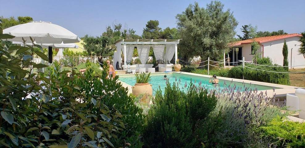 Ferienhaus für 2 Personen, mit Terrasse und Garten sowie Pool und Ausblick