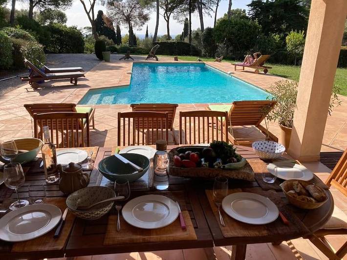 Villa pour 9 personnes, avec vue ainsi que piscine et jardin, animaux acceptés à Carqueiranne - 3
