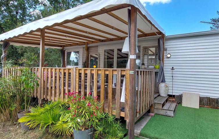 Wohnwagen für 4 Personen, mit Terrasse und Pool sowie Garten - 1