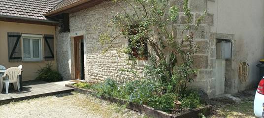 Gîte pour 4 personnes, avec terrasse à Quingey