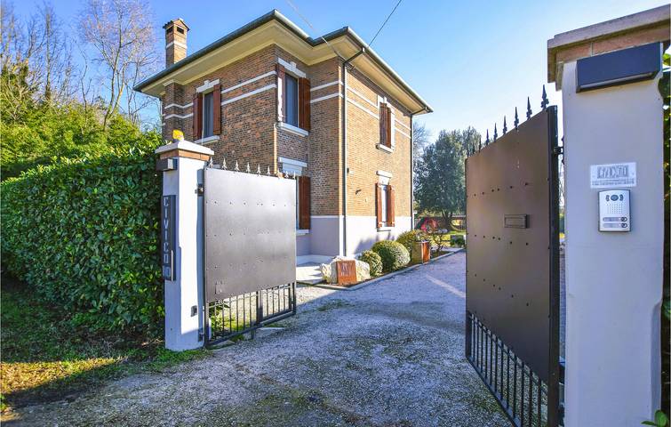180 qm Wohnung mit Pool, Parkplatz & Internet bei Rosolina in Rosolina, Polesine