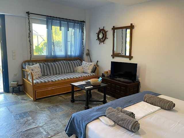 Helt studio, Fully Equipped Studio in Spetses with Patio & View in Spetses