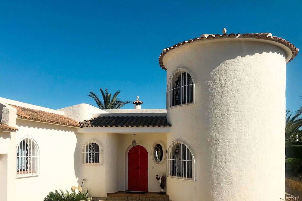 Wonderful private villa for 8 people with A/C, Wifi, private pool, Tv, terrace and parking in la Nucia, Costa Blanca