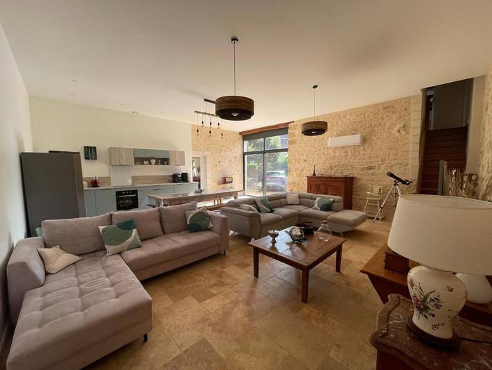 Location de vacances pour 12 personnes, avec jardin ainsi que vue et piscine, animaux acceptés à Tourtoirac - 3