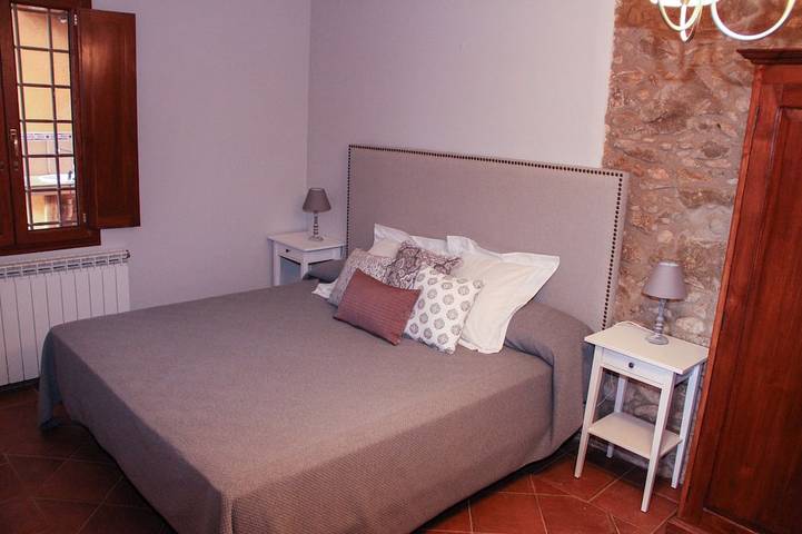 Gîte pour 10 personnes, avec jardin dans Llampaies - 2