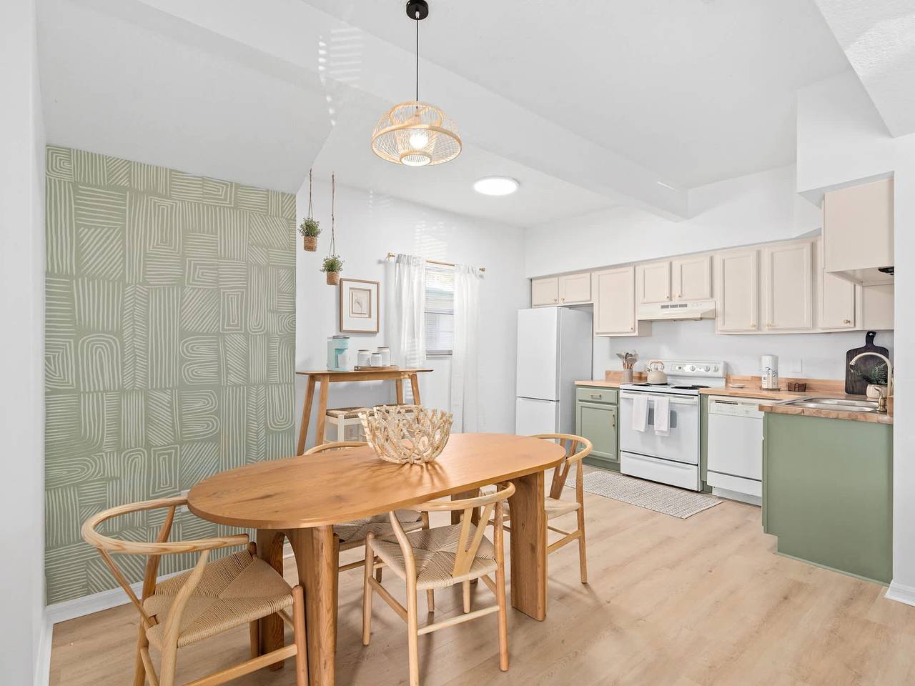 Super Boho- At Lake Toho s Water Sleeps 6 in Kissimmee, Osceola County