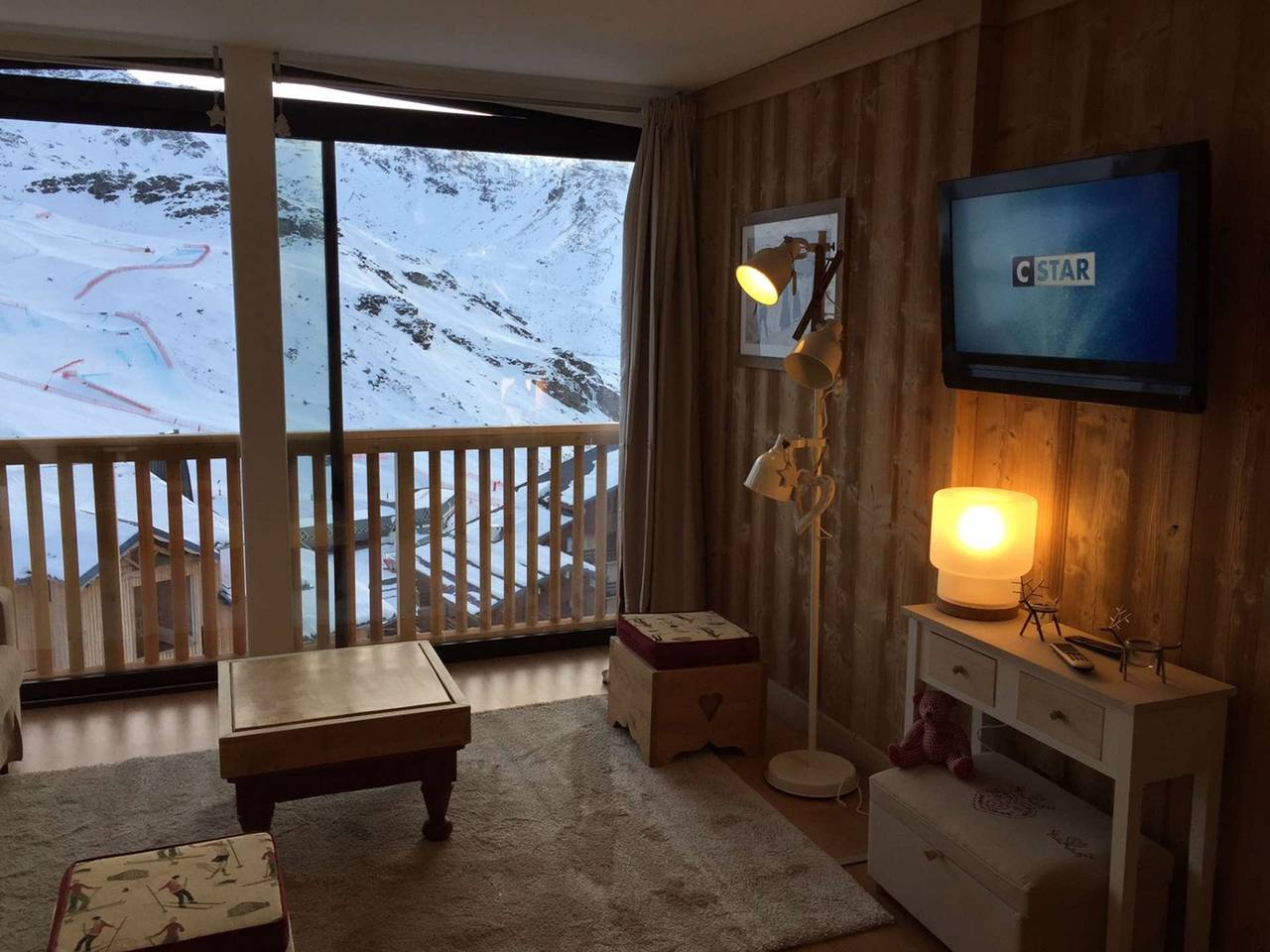 Entire studio, Charming 3 pers renovated apt, steps from slopes in Val Thorens in Val Thorens, Les Trois Vallées