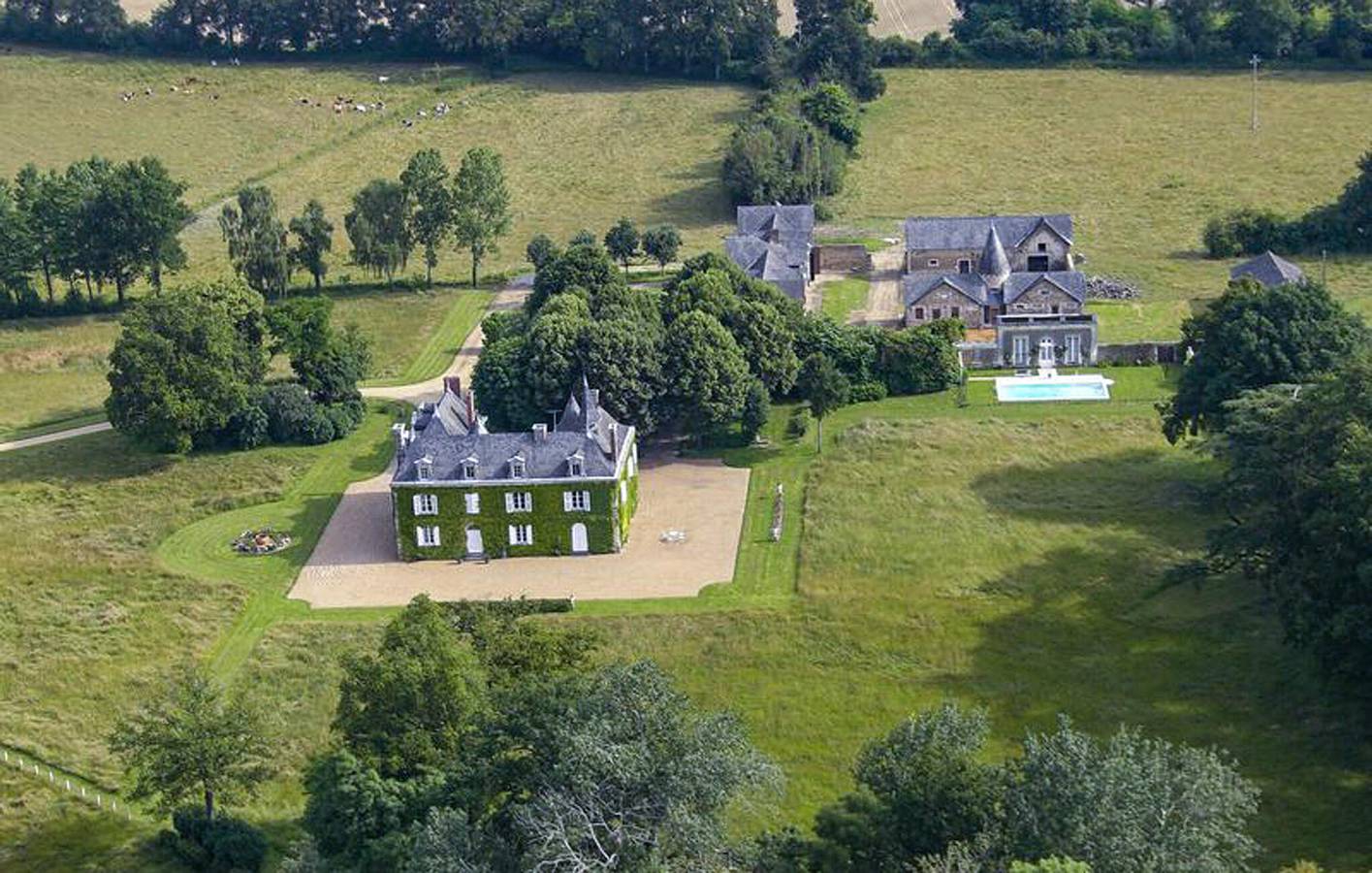 Appartement confortable avec garage, piscine saisonnière, jardin et WiFi in Daon, Mayenne