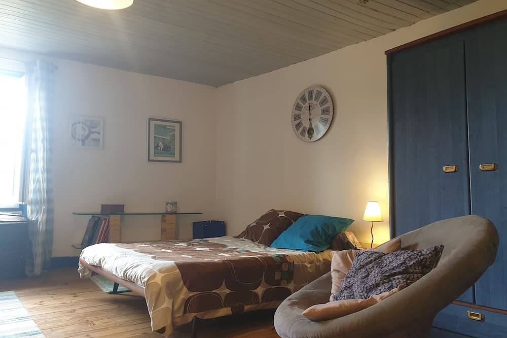 House 2 bedrooms - terrace river view No Garden - no Wifi or Tv in Le Bugue, Périgord Noir