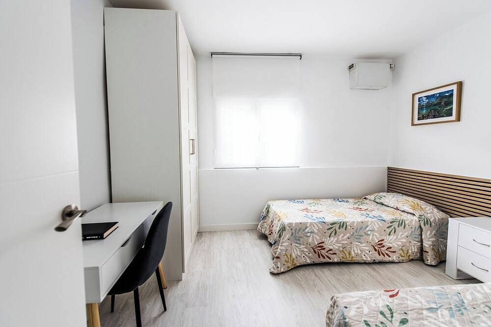 Entire apartment, Lovely apartment in Barajas by bebalmy in Barajas, Madrid