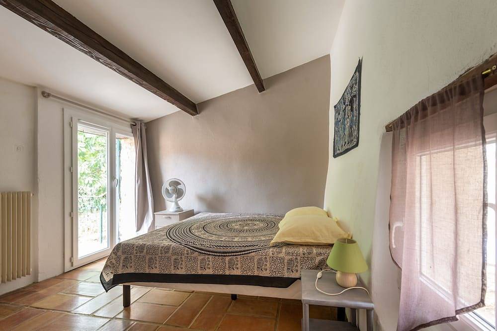 Coquette maison en pierre de 90m2, au pied du Luberon de 2  à 4 pers in Mérindol, Parc naturel régional du Luberon