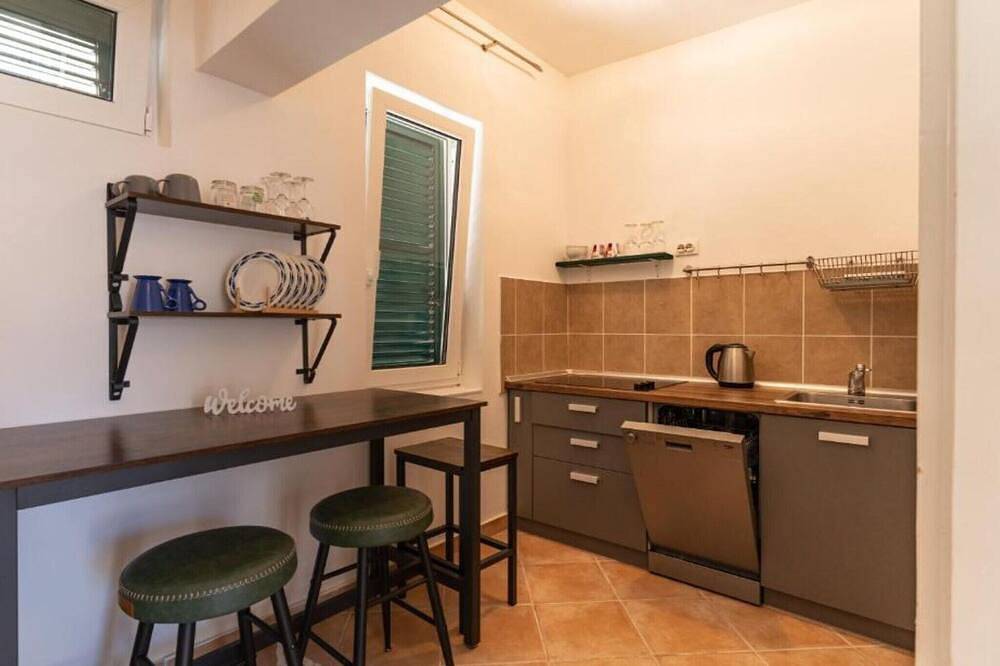 Apartamento entero, Two Bedroom Apartment With Terrace And Garden View in Novalja, Pag