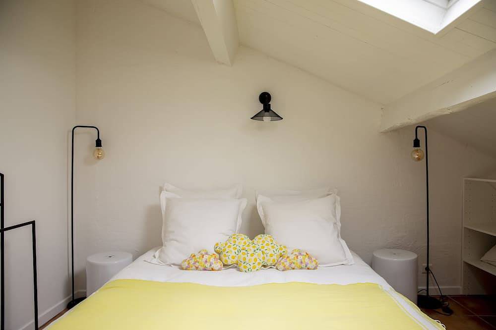 Gîtes de charme, 10 chambres, 25 couchages, piscines et nombreux équipements in Carpentras, Parc naturel régional du Mont-Ventoux