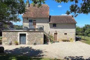 Gîte pour 10 personnes, avec jardin à Montvalent