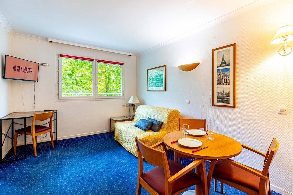 Appartement entier, Guestready - Séjour confortable avec balcon in Courbevoie, Hauts-de-Seine