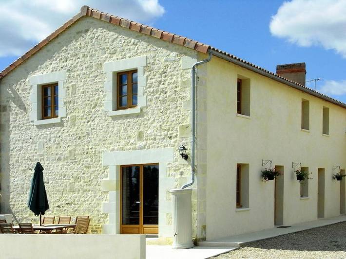 Location de vacances pour 17 personnes, avec terrasse et jardin à Berrie - 2