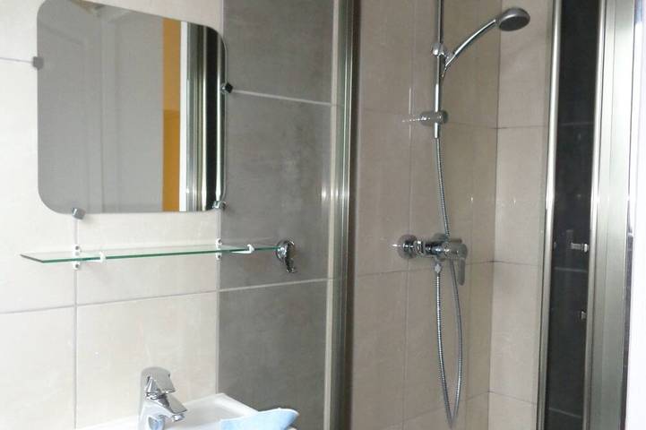 Location de vacances pour 2 personnes, avec jardin et terrasse à Vallières-les-Grandes - 3