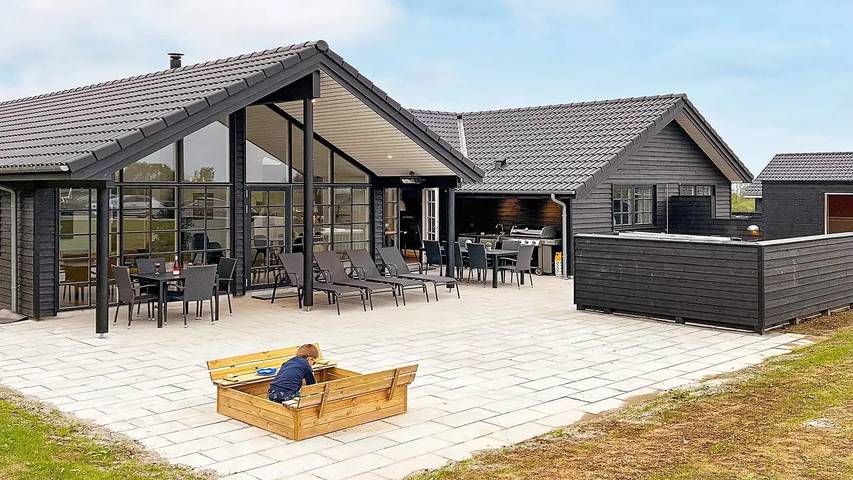 Ferienhaus für 19 Personen, mit Pool und Terrasse sowie Whirlpool und Sauna, mit Haustier in Sydals