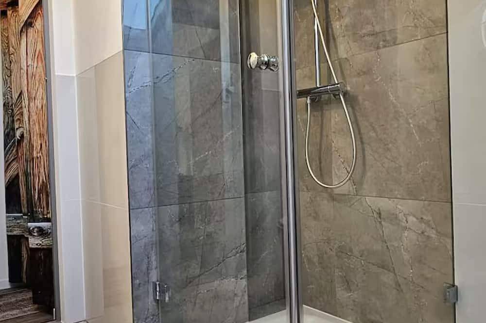Ganze Wohnung, 3 Zimmer ruhig und schick mit Kaminofen, Schwäbische Alb - ebike Verleih möglich in Lichtenstein (Stadt), Lichtenstein