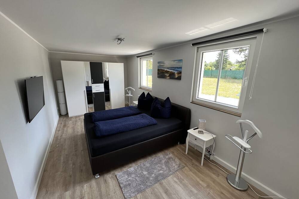 Bungalow, 4 bedrooms, 8 persons, 1.5 bathrooms, large property in Leipzig, Leipzig en omgeving