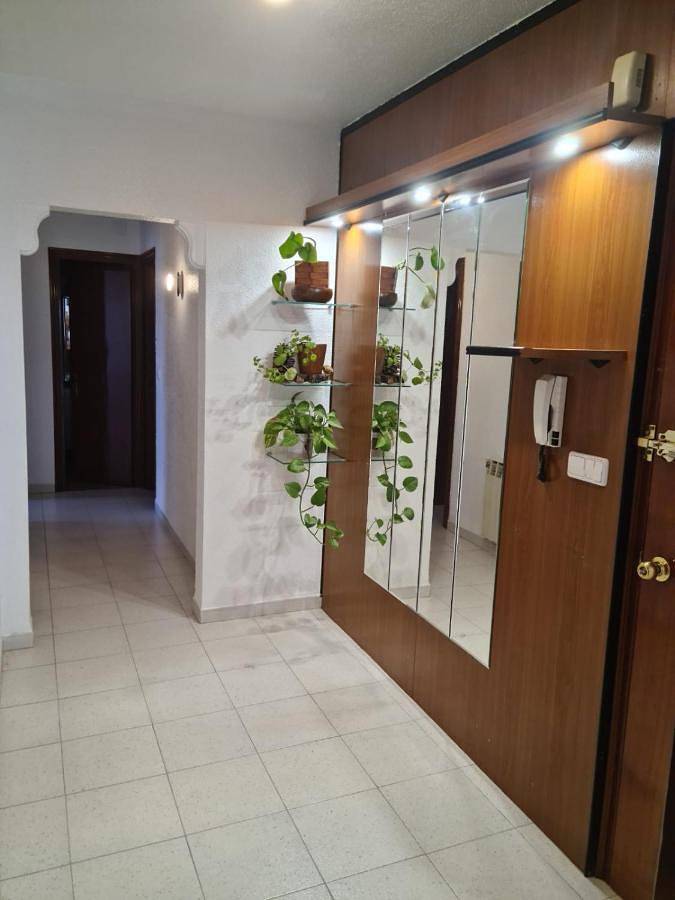 Gîte pour 6 personnes, avec vue et terrasse à La Sénia