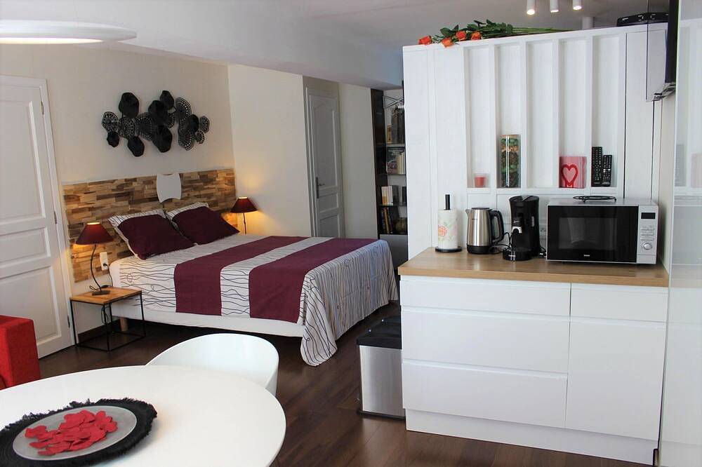 Upmarket B&B on the Champagne tourist route in Landreville, Aube