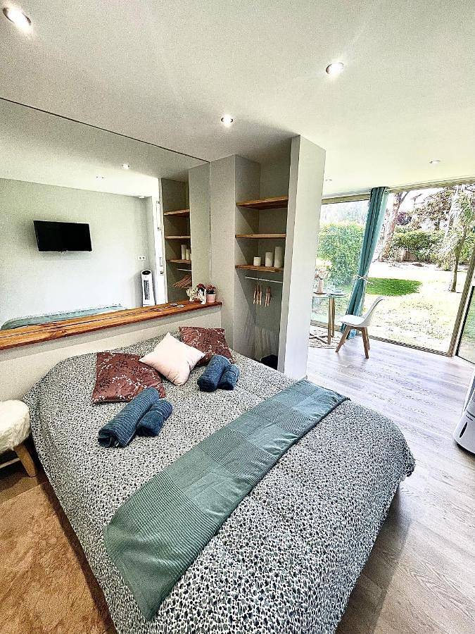 Appartement de vacances pour 2 personnes, avec piscine et vue ainsi que jardin et bassin pour enfant