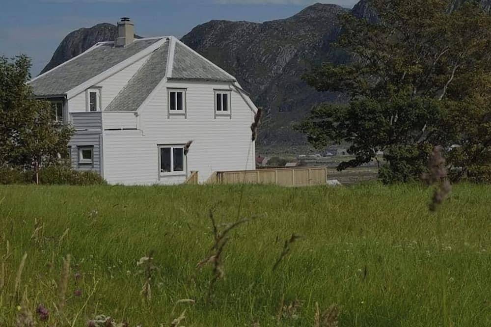 Holiday home Soltun what more could you ask for! in Herøy