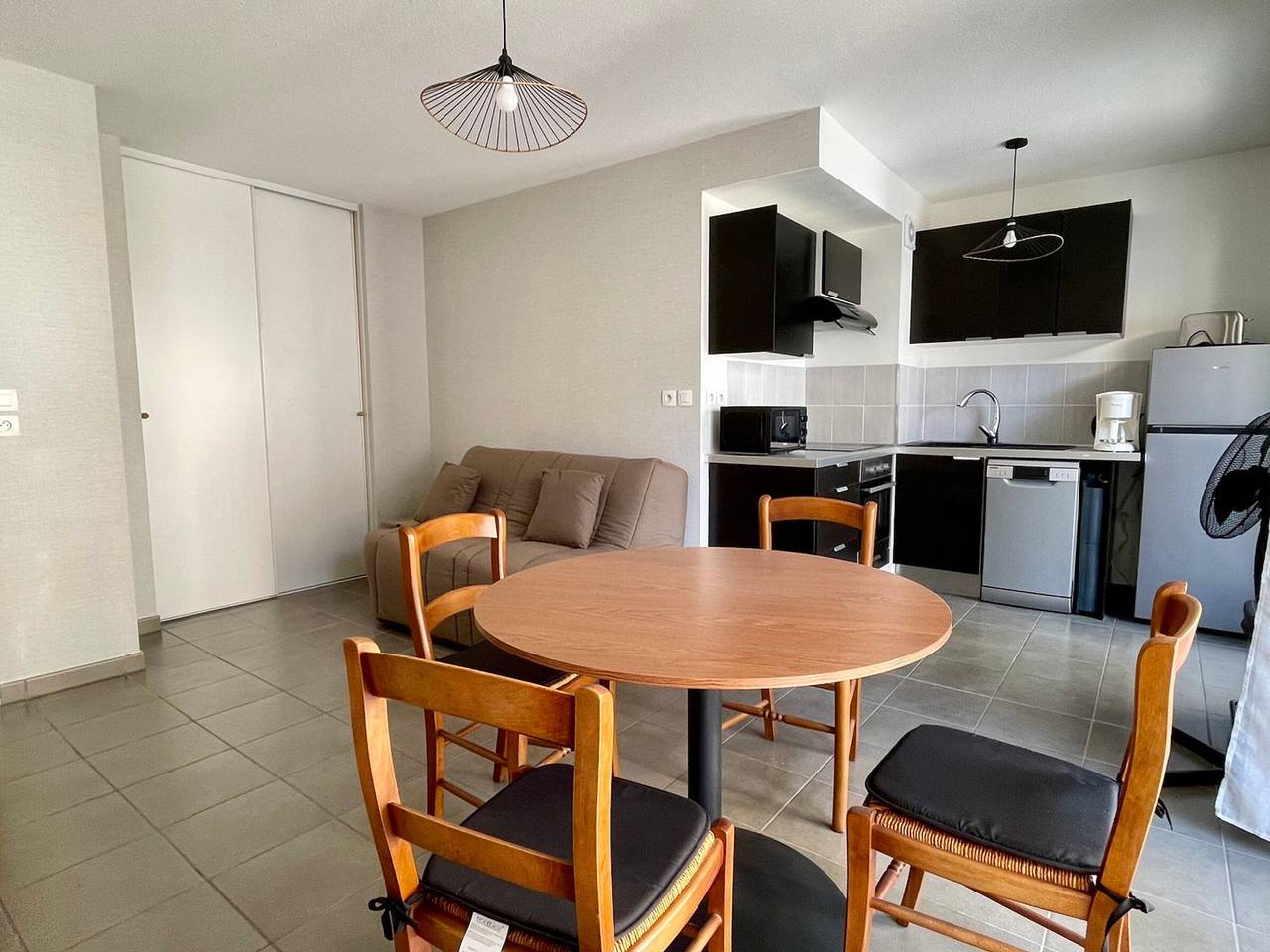 Appartement entier, Moderne T2 avec Balcon, Ascenseur et Garage in Aix-les-Bains, Région de Chambéry