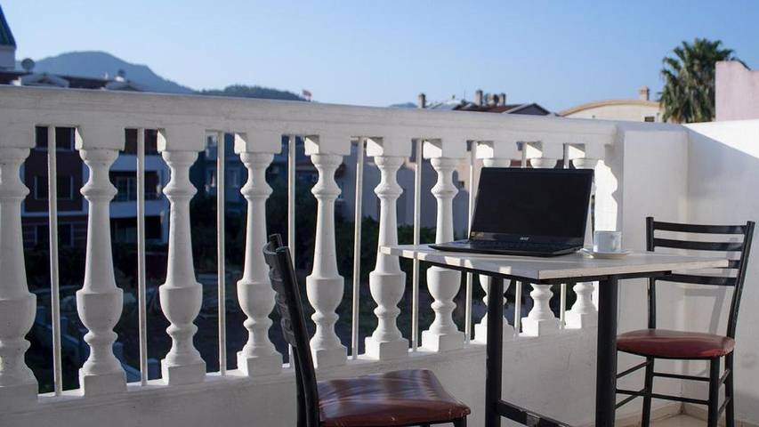 Apartmenthotel für 4 Personen, mit Pool und Balkon sowie Garten und Ausblick - 1