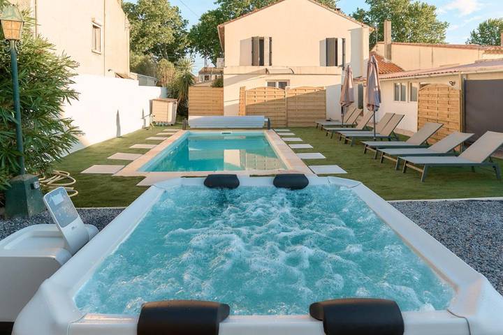 Chambre d’hôte pour 2 personnes, avec Jacuzzi et Jardin ainsi que Piscine et Vue