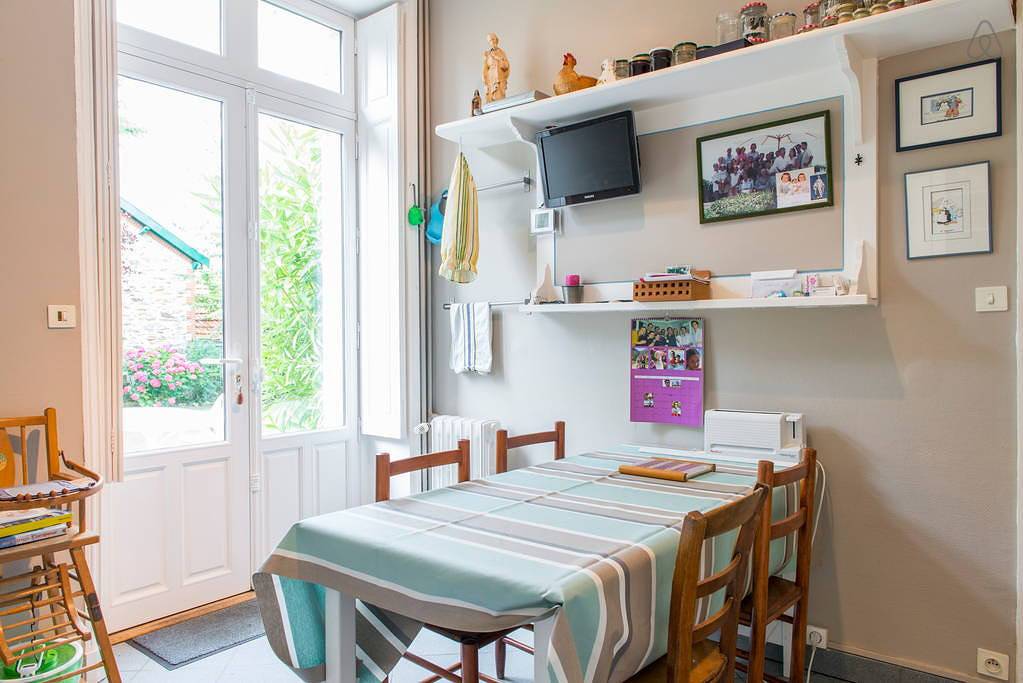 Nantes Saint-Donatien - Chambre Emilie & Marie-Aymée in Nantes, Région de Nantes