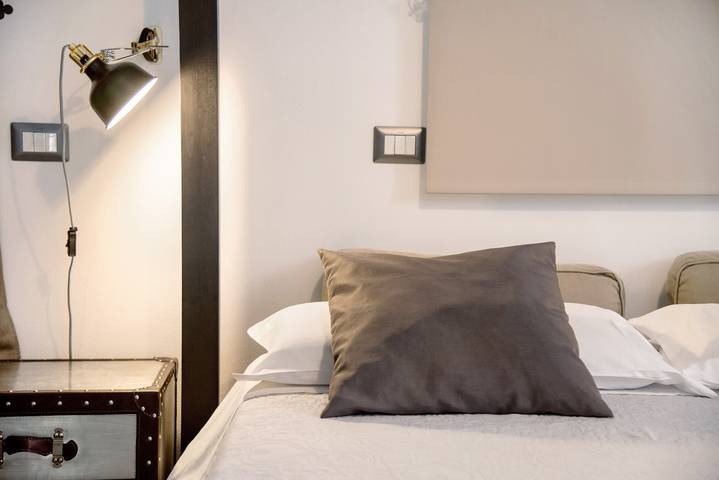 Quarto 'Stanza 5' com jardim partilhado, acesso Wi-Fi e ar condicionado in Viggiù, Município de Viggiù
