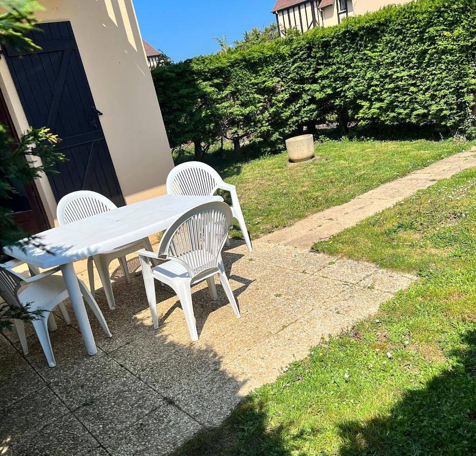 Appartement entier, Studio proche mer avec jardin in Ouistreham, Région de Caen