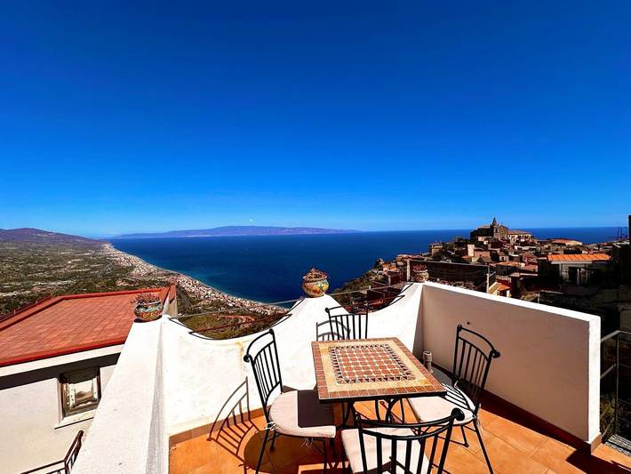 Ferienhaus 'Casa Mark' mit Meerblick, Wlan und Klimaanlage in Forza d'Agrò, Messina Provinz