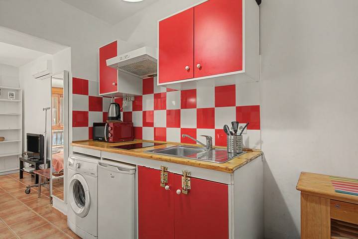 Entire studio, La Merced Apartment – Charm and Prime Location in the Heart of Málaga in Málaga Central District, Malaga