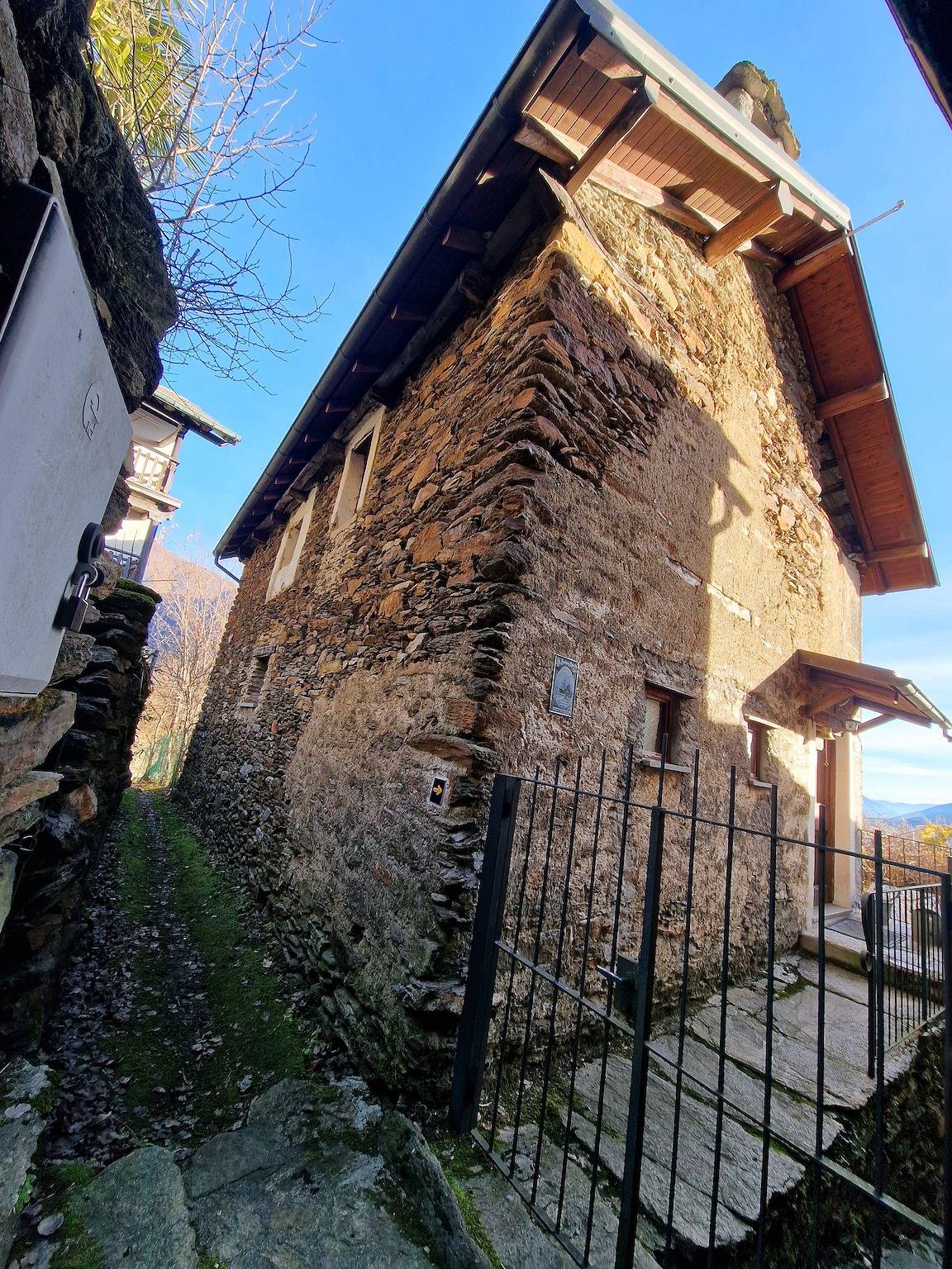 Casa di Luna, Case di Zali in Falmenta, Valle Cannobina