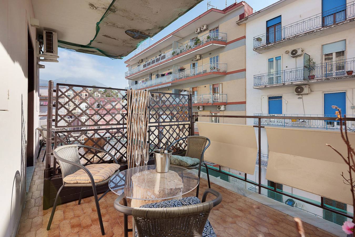 Habitación 'Camera Superior Con Balcone' con vistas a la montaña, Wi-Fi y aire acondicionado. in Ercolano, Parque nacional del Vesubio