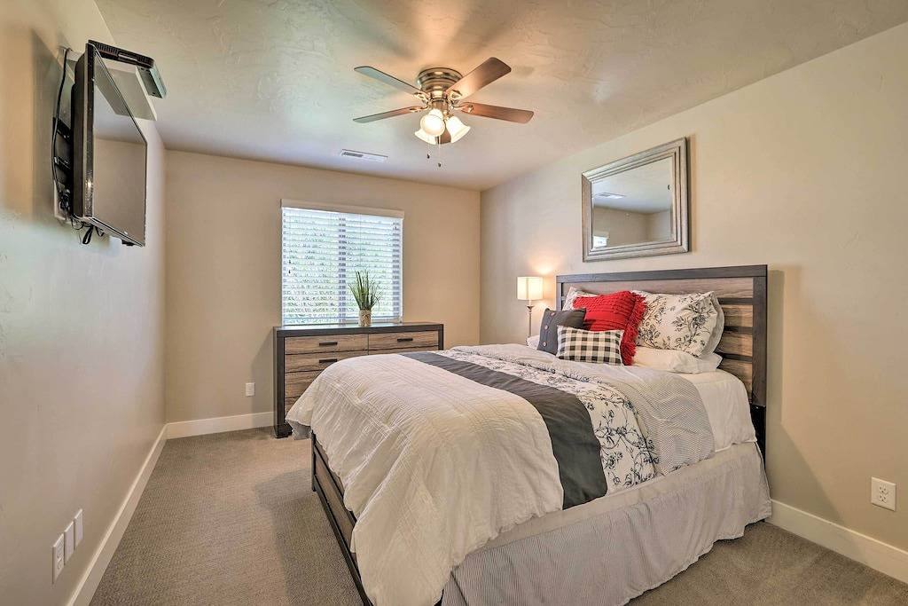 Hurricane Home mit privatem Pool und Blick auf den Mtn! in Hurricane, Zion Nationalpark