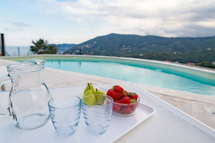 Ferienwohnung für 4 Personen, mit Garten und Pool in Alassio