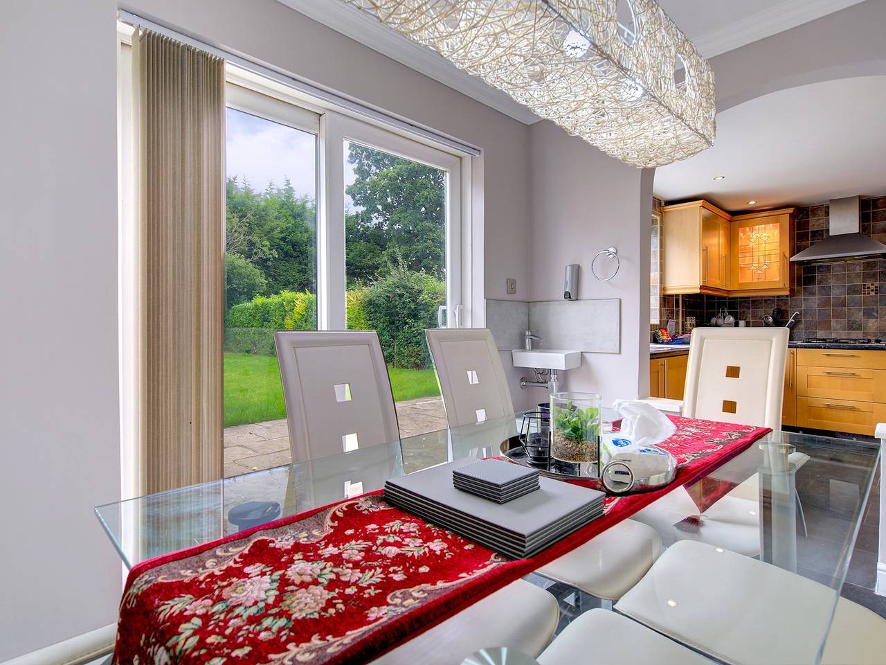 Spacious Heald Green Home with Free Parking - Pass the Keys in Stockport, Greater Manchester